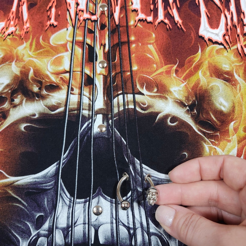 Rock Never Dies Mens Black Skull Guitar Flame Graphic T-Shirt with Piercing XL - Picture 3 of 7